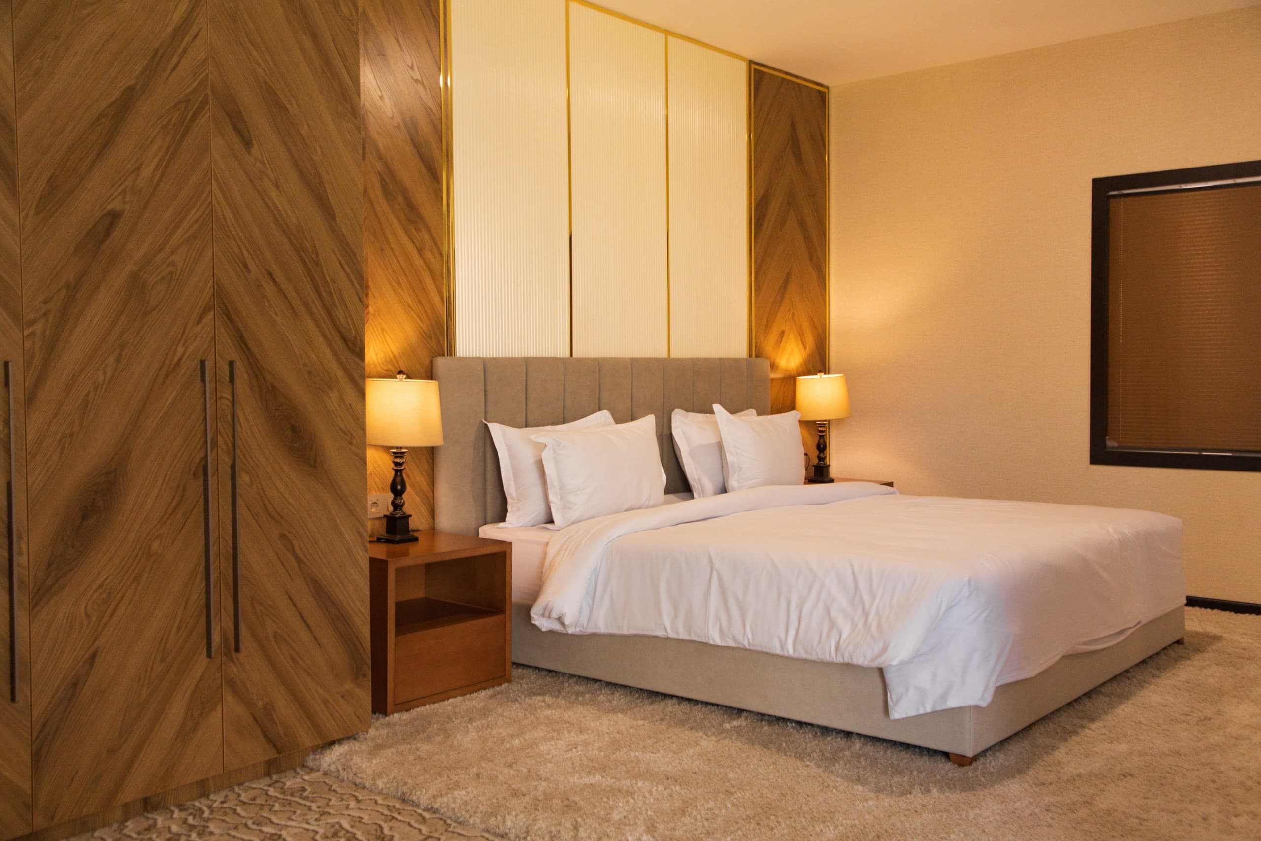 listing card gallery